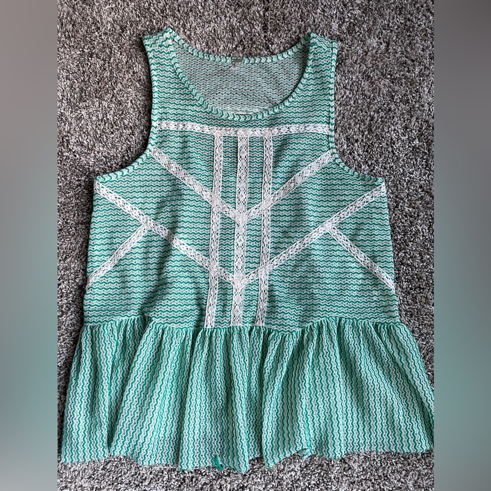Free People Woman’s Super cute In Sz L in gently used condition